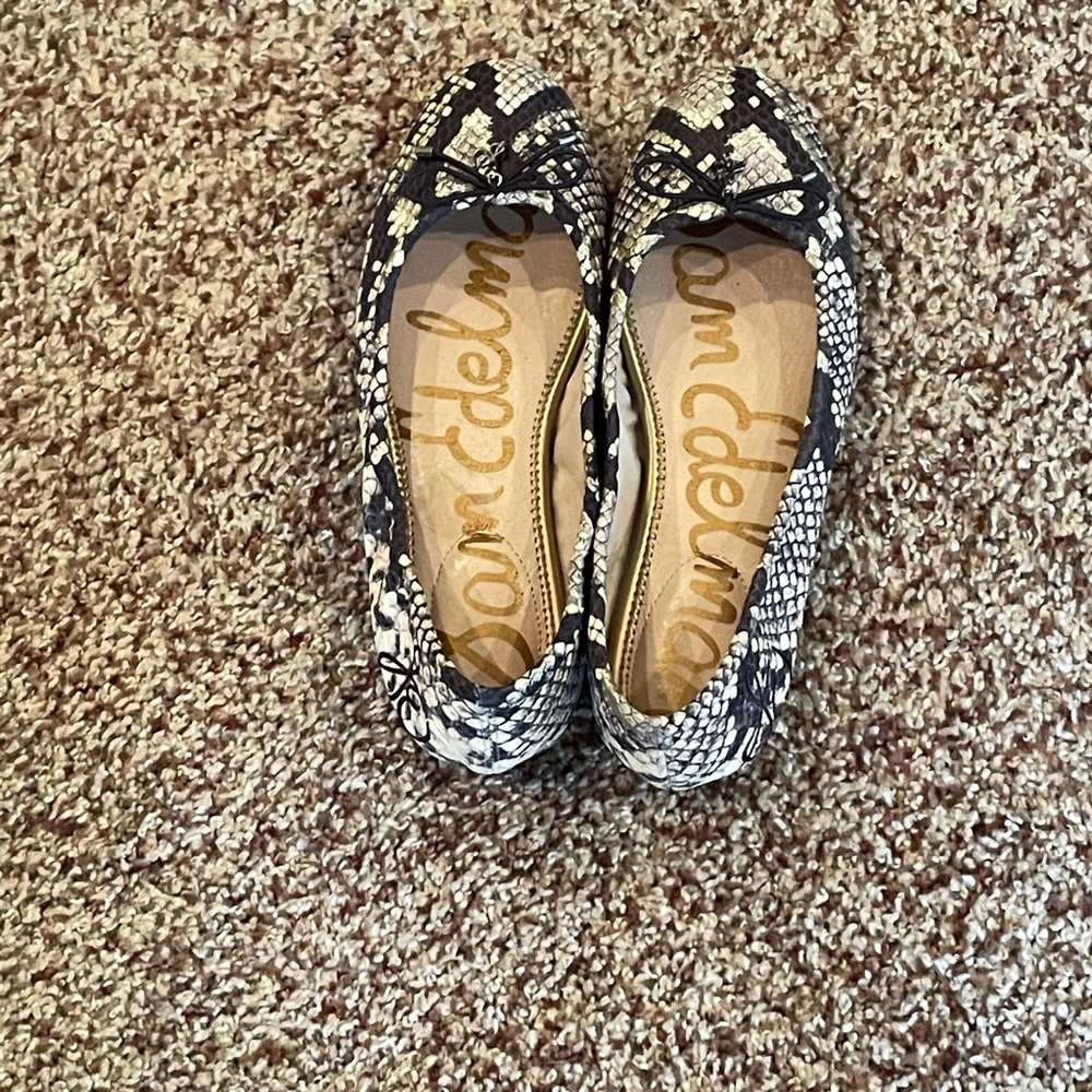 Like new SE flats.